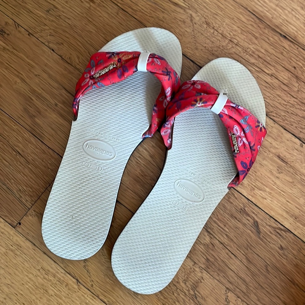 Havianas feminine red flip flops size 37-38